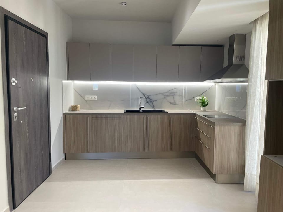 New Modern 2 Bd Flat Just Steps to Rethymno Beach Apartment in Rethymno