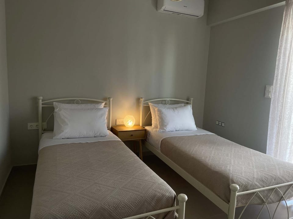 New Modern 2 Bd Flat Just Steps to Rethymno Beach Apartment in Rethymno