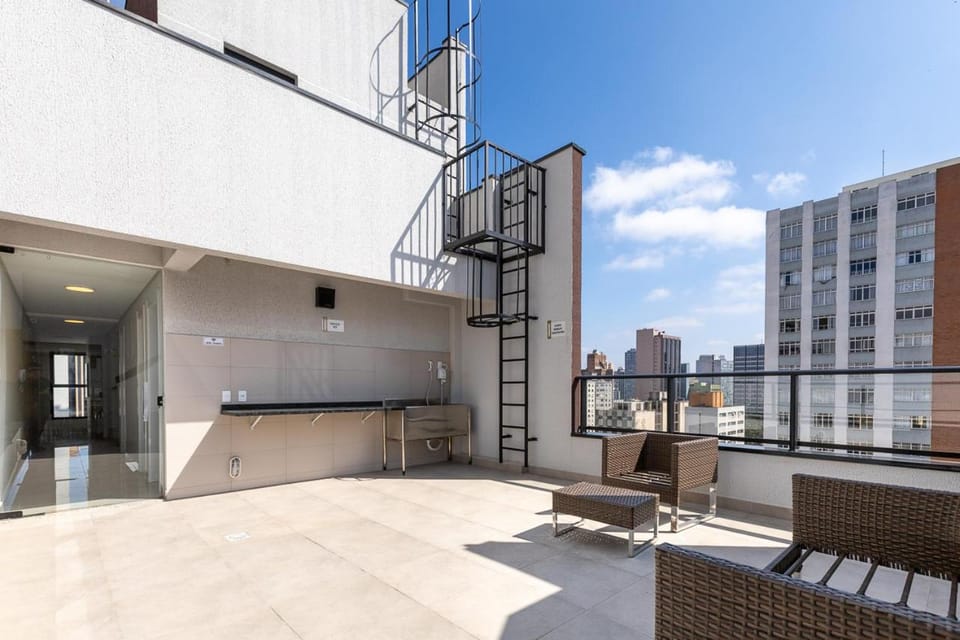 Studio Completo, bem localizado, academia, lavanderia e coworking Apartment in Curitiba