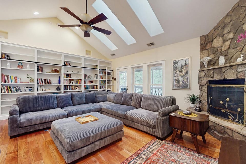 Games, Covered Deck: Family Home 28 Mi to Yosemite House in Groveland