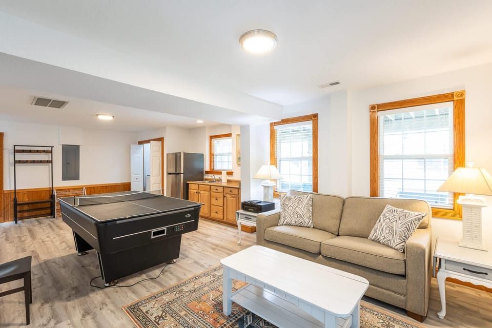 4min to Beach w Pool GameRoom & Fall '25 Hot Tub House in Corolla