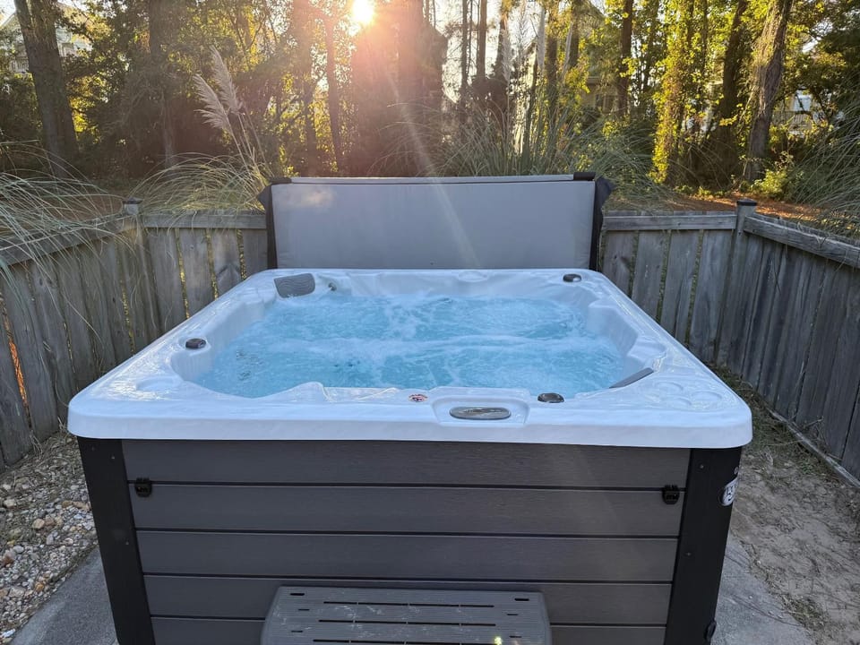 4min to Beach w Pool GameRoom & Fall '25 Hot Tub House in Corolla