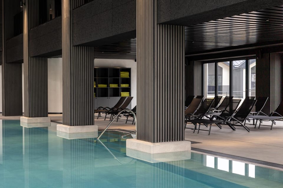 Swimming pool, sunbed