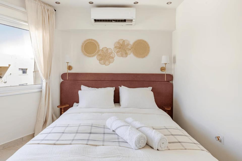 Bed, Bedroom, air conditioner