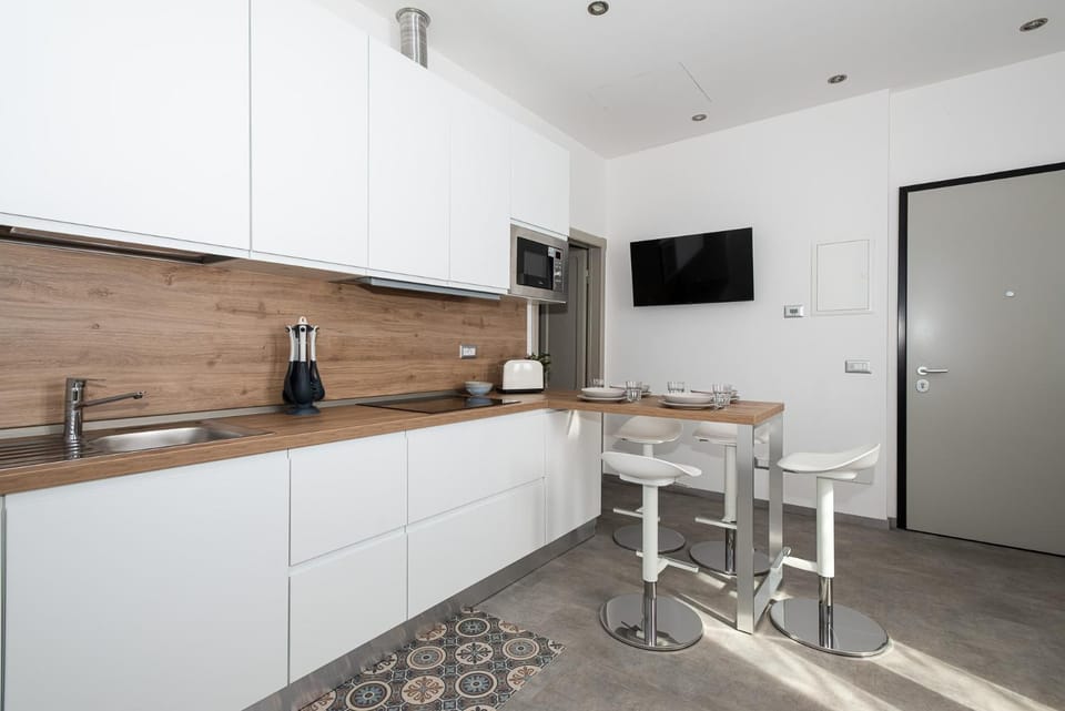 Coffee/tea facilities, Dining area, oven, stove