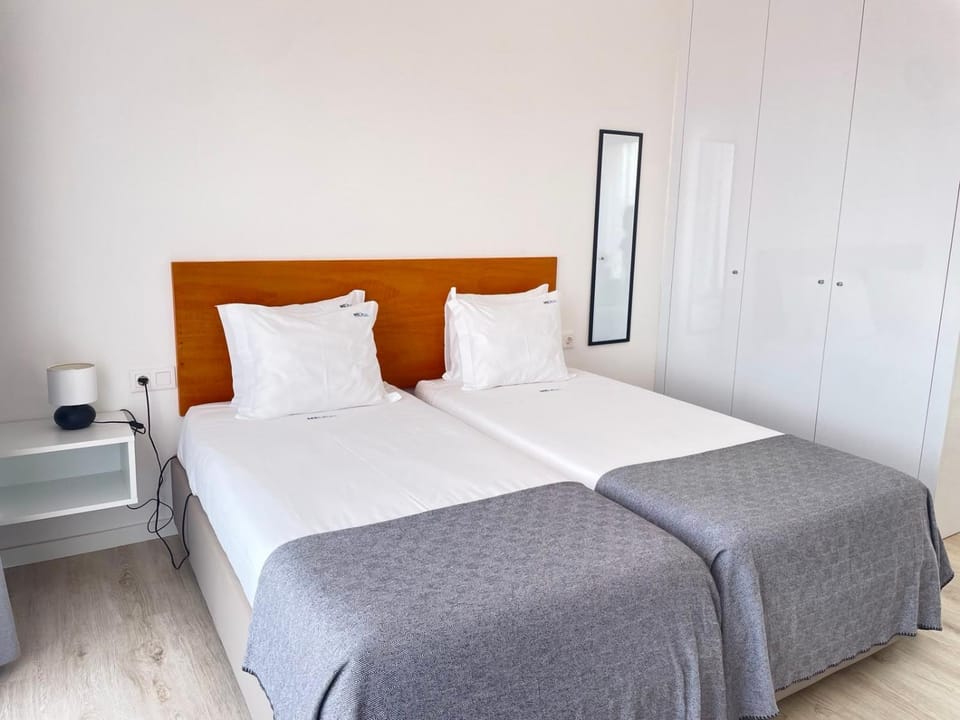 Bed, Bedroom, locker