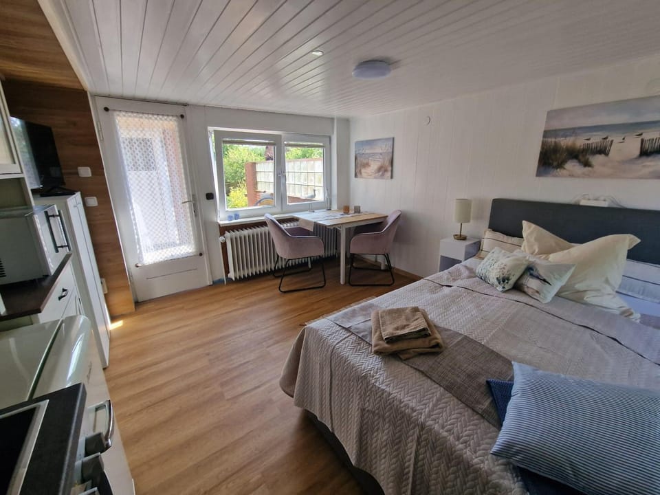 Haus-Fehmarn-am-Dorfteich-|-Wohnung-4 Apartment in Ostholstein