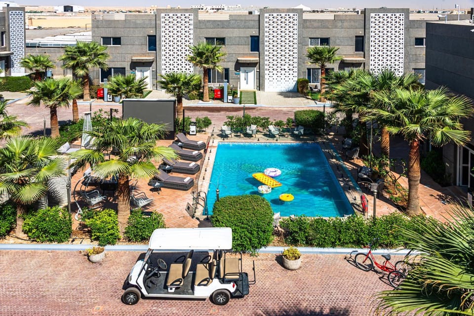 Property building, Day, Natural landscape, Garden, Pool view, Swimming pool, sunbed
