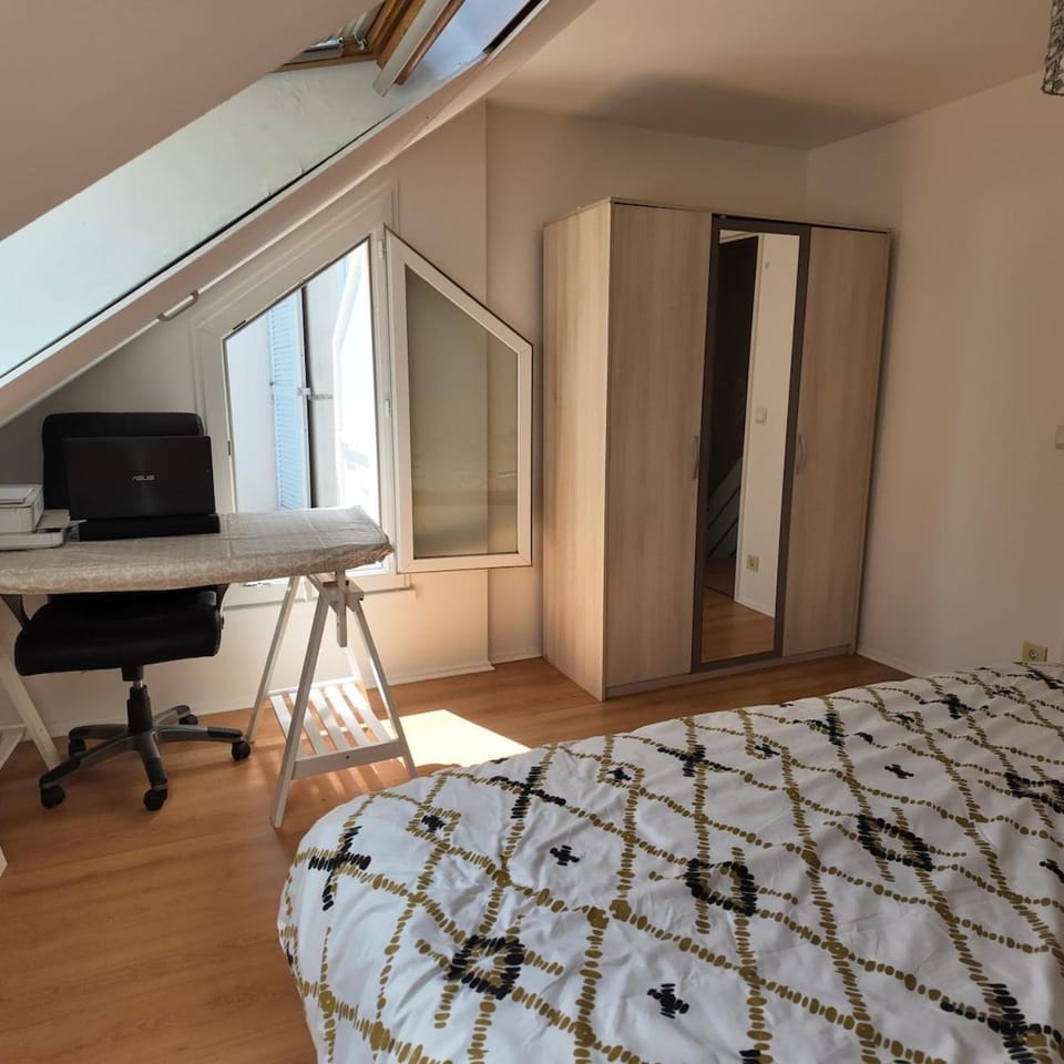 Bed, Photo of the whole room, Bedroom, wardrobe