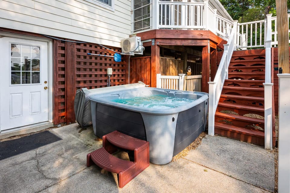 New Listing Pool&Spa GameRm Water Views House in Southern Shores