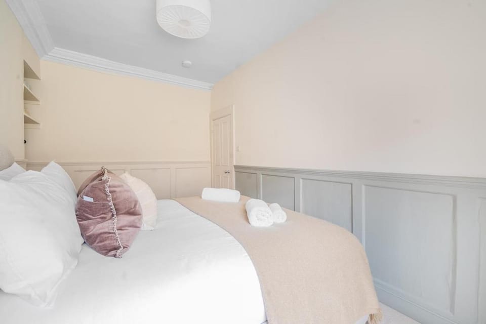 Romantic Getaway Apartment in Central Bath Apartment in Bath