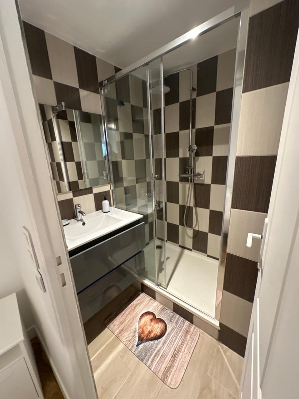 Shower, Bathroom, Bath, towels