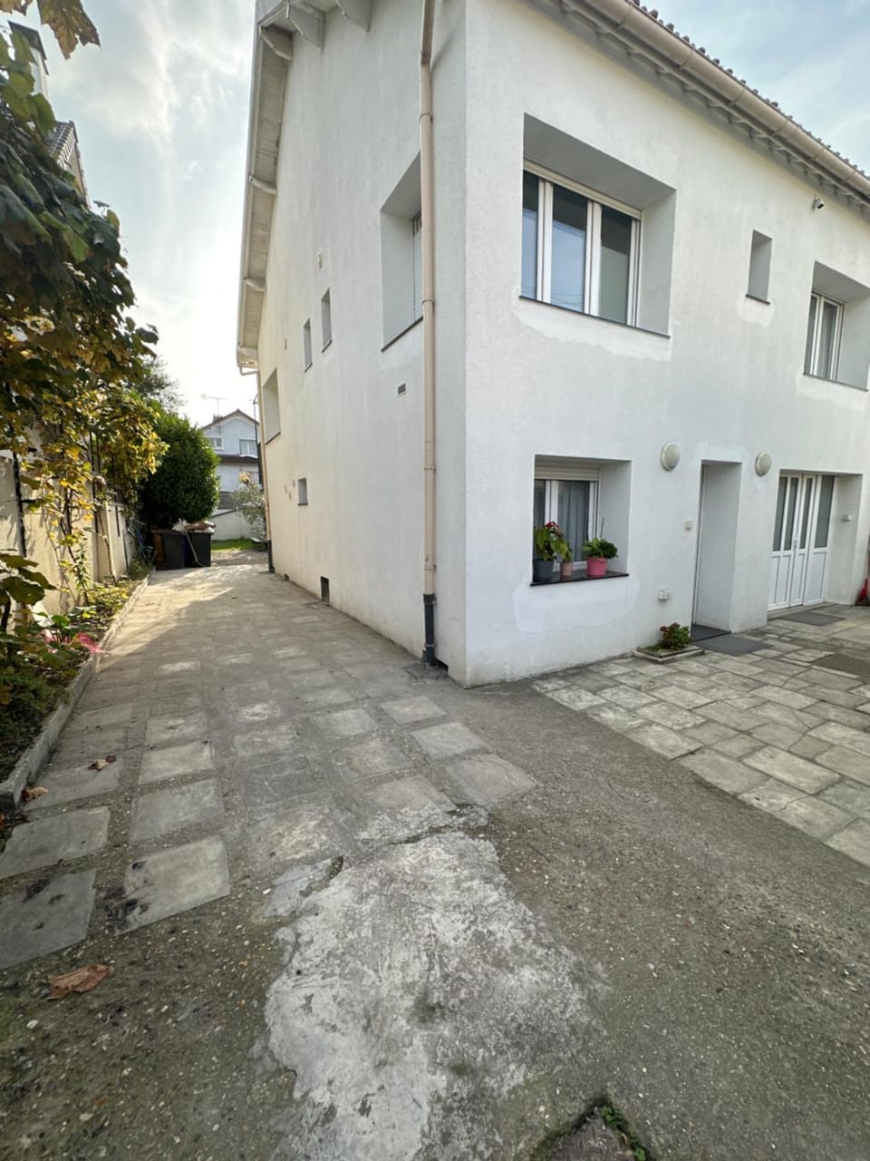 Property building, Day, Neighbourhood, Street view