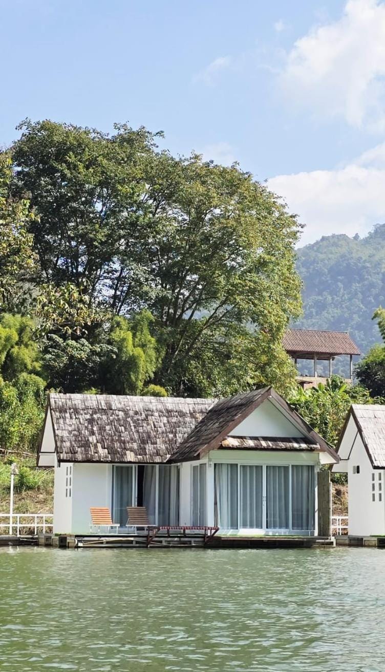 Property building, Day, Natural landscape, Lake view, Mountain view, River view