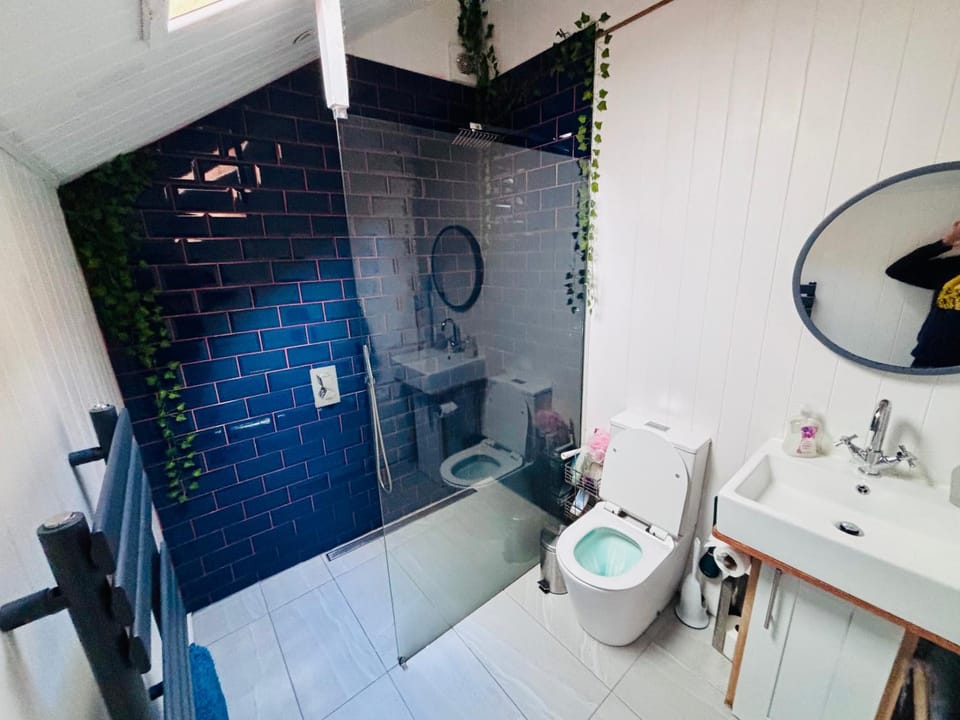 Summerland Summerhouse - Uniquely private, central and stunning House in Barnstaple
