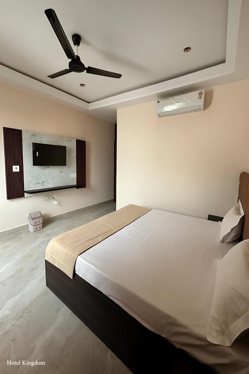 Bed, TV and multimedia, Photo of the whole room, Bedroom, air conditioner