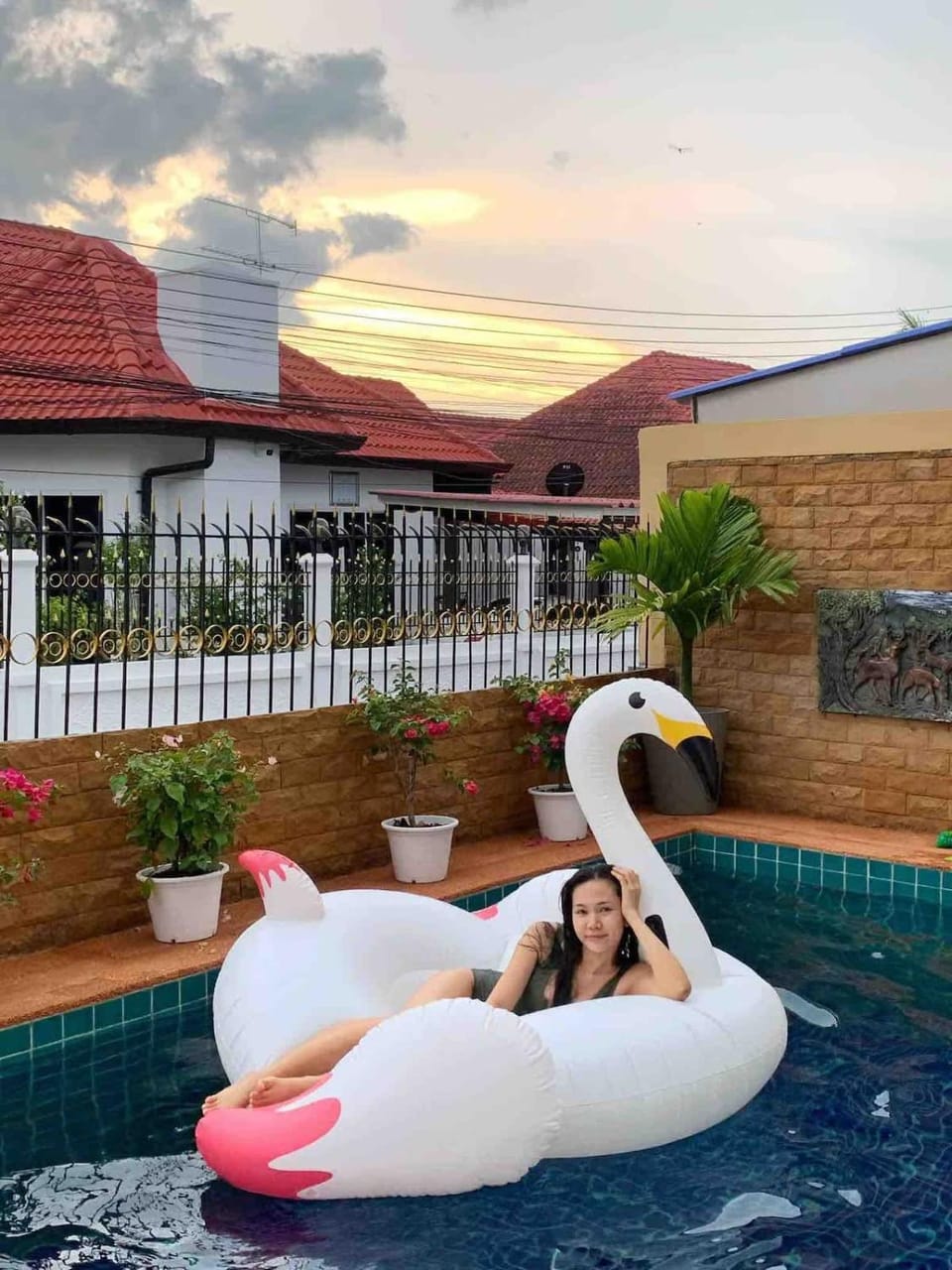 Sunset Pool Villa House in Pattaya City