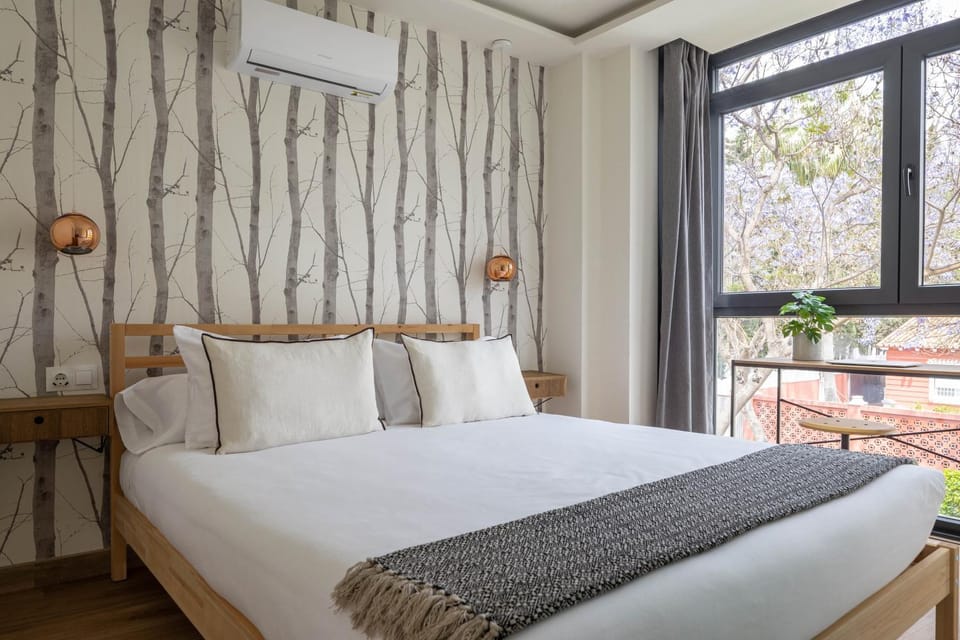 Bed, Photo of the whole room, Bedroom, air conditioner