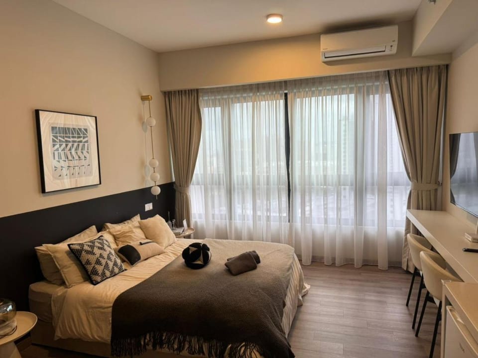 Bedroom, air conditioner