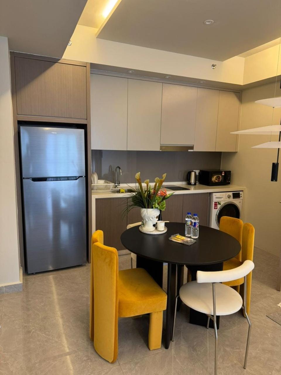 Kitchen or kitchenette, Dining area