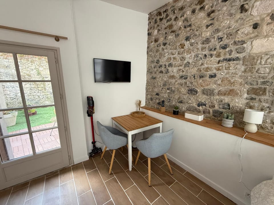 TV and multimedia, Dining area