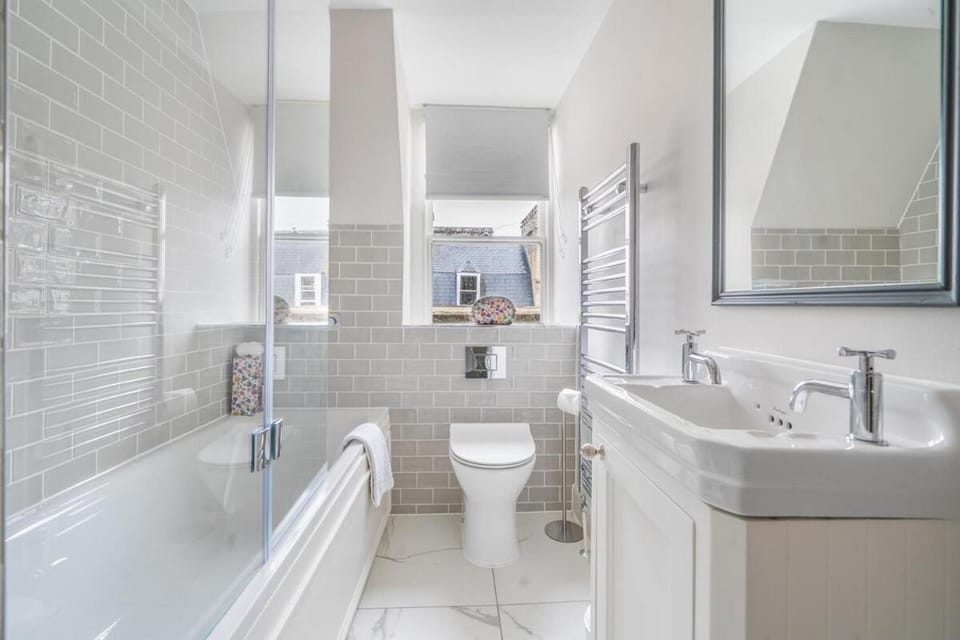 Boutique Bath Apartment, Minutes from Shops & Spas Apartment in Bath