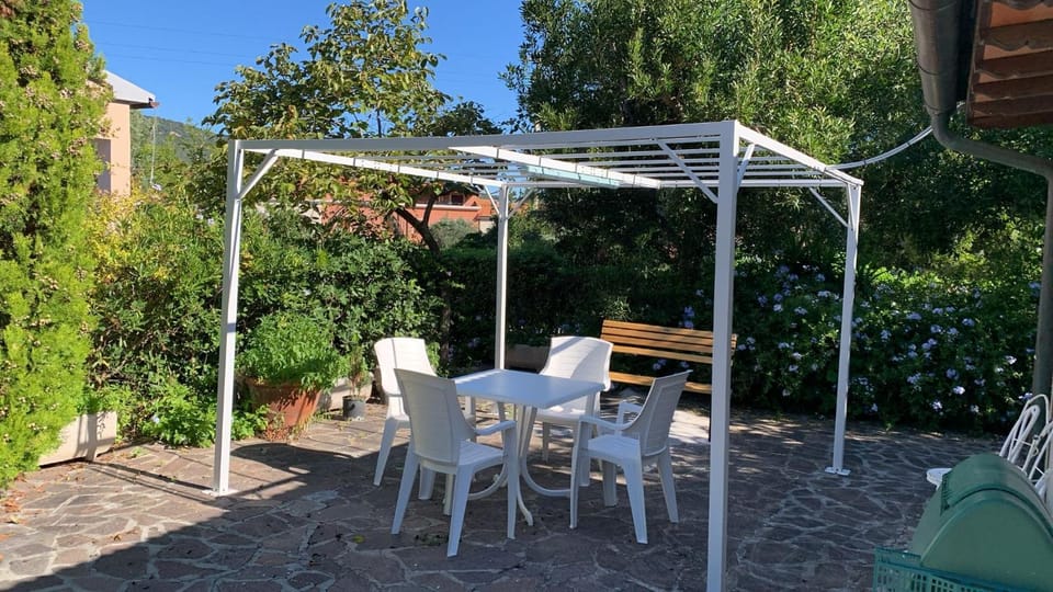 Garden, Dining area