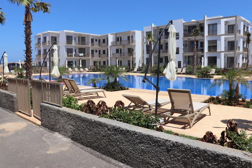 Swimming pool, sunbed