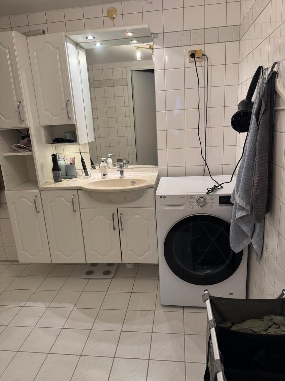 Large and cozy apartment - walking distance to everything Apartment in Oslo