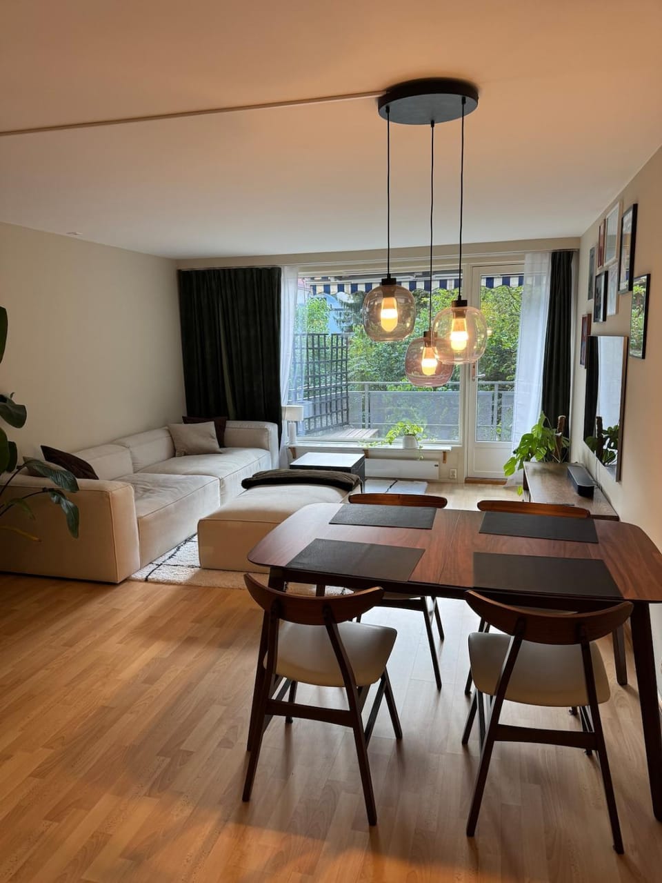 Large and cozy apartment - walking distance to everything Apartment in Oslo