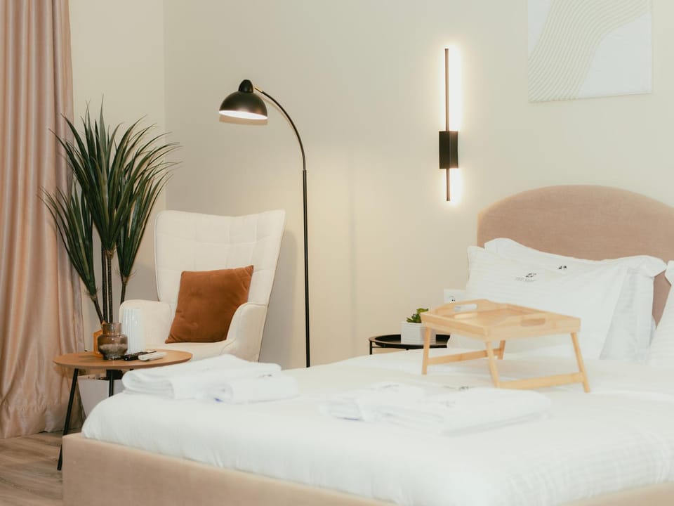 Bed, Photo of the whole room, Bedroom, towels