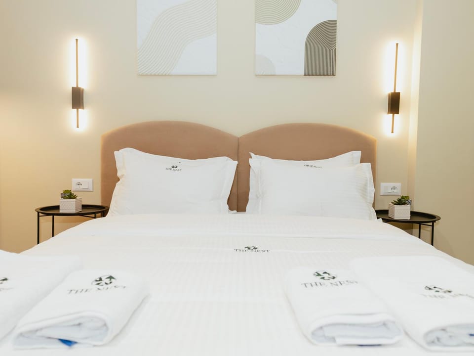 Bed, Photo of the whole room, Bedroom, towels