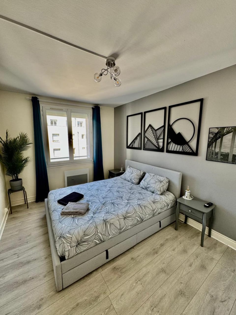 Bed, Photo of the whole room, Bedroom