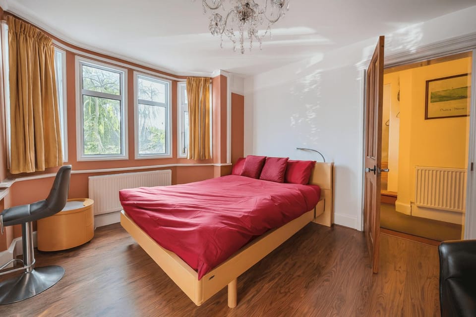 Bed, Bedroom, fireplace