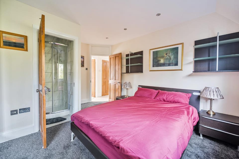 Shower, Toilet, Bed, Bathroom, Bedroom