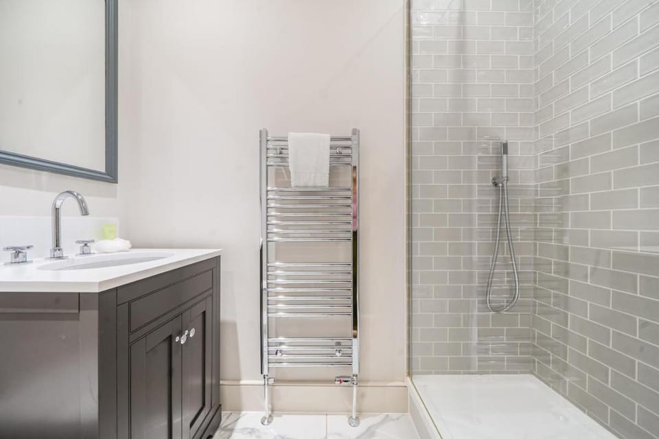 Beautiful 1-Bed Flat with High Ceilings Apartment in Bath