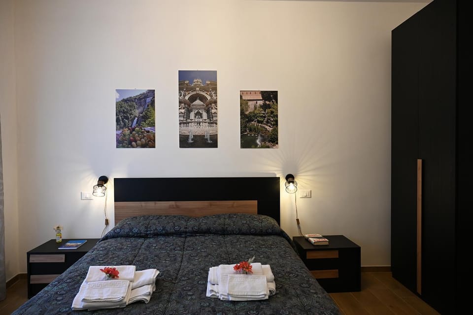 Bed, Photo of the whole room, towels