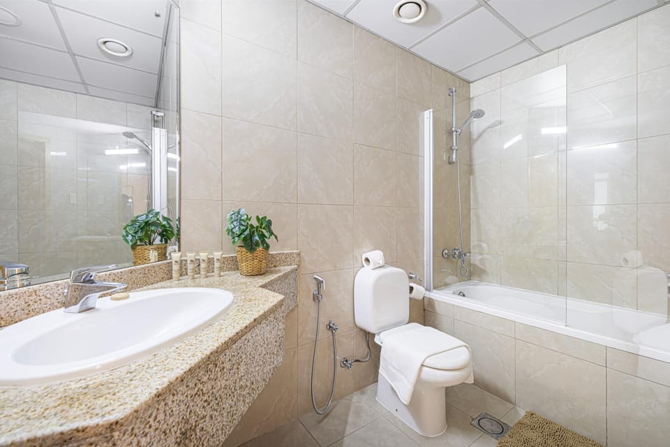 Shower, Toilet, Bathroom, Bath, towels