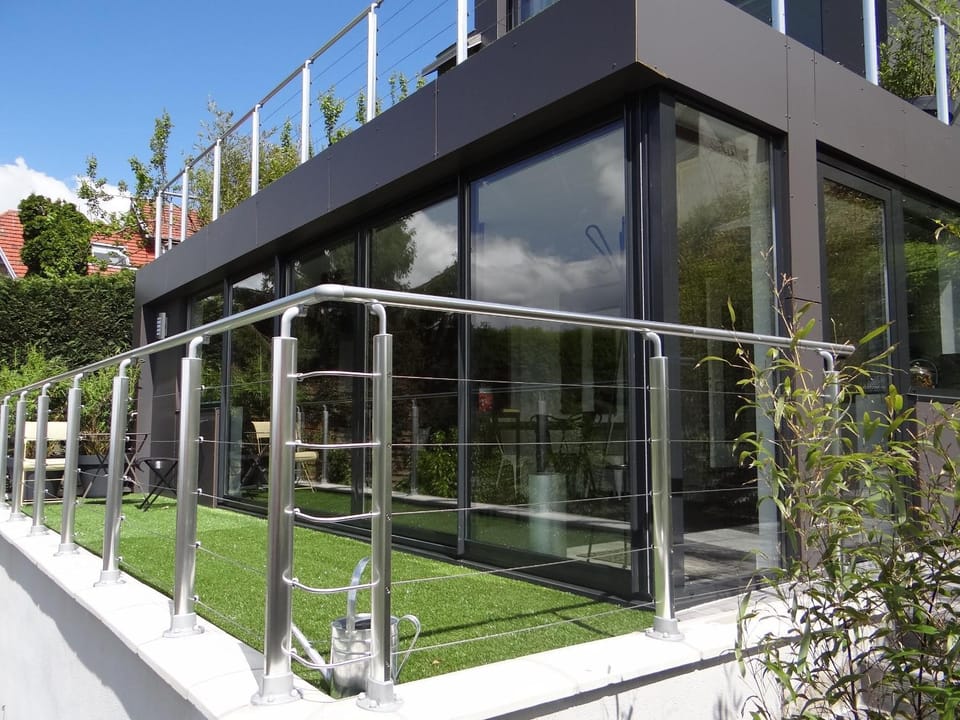 Vue exceptionnelle sur Rouen - climatisation - terrasse panoramique - calme et stationnement - 5 personnes House in Rouen