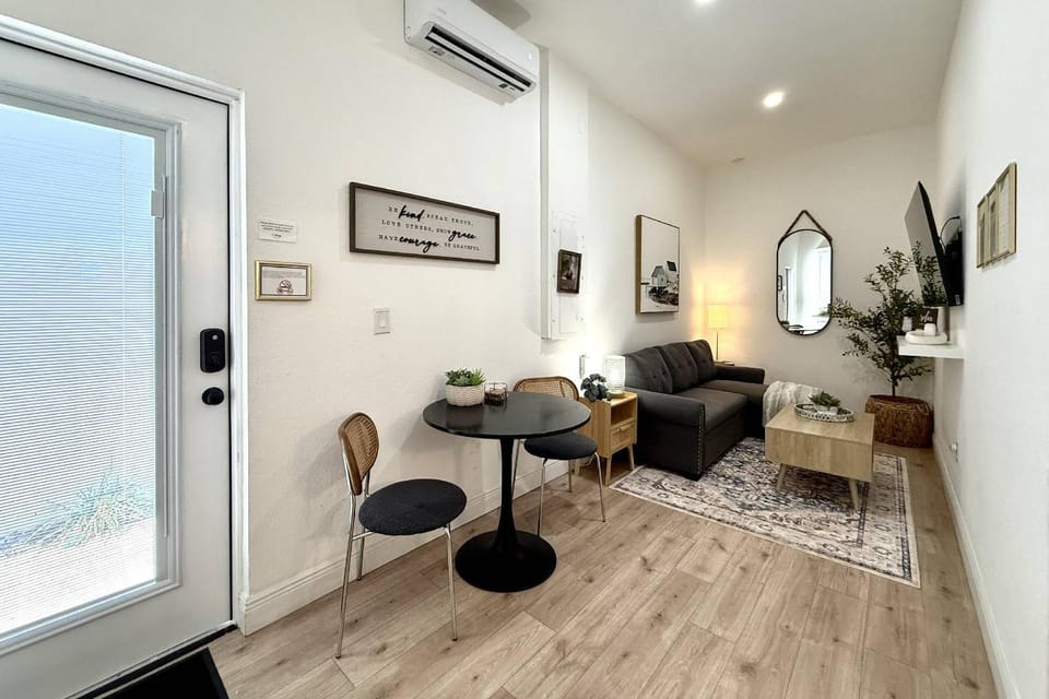 Midtown Retreat - Right Unit House in Tampa