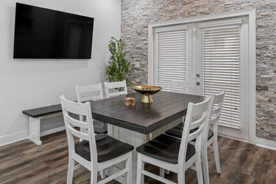 Midtown Retreat - Center Unit House in Tampa