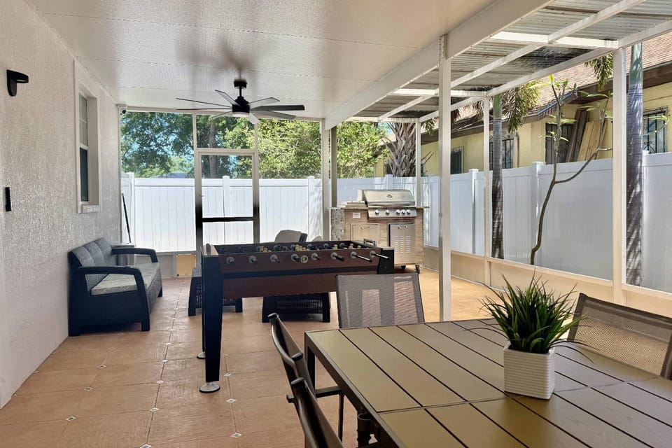 Midtown Retreat - Center Unit House in Tampa