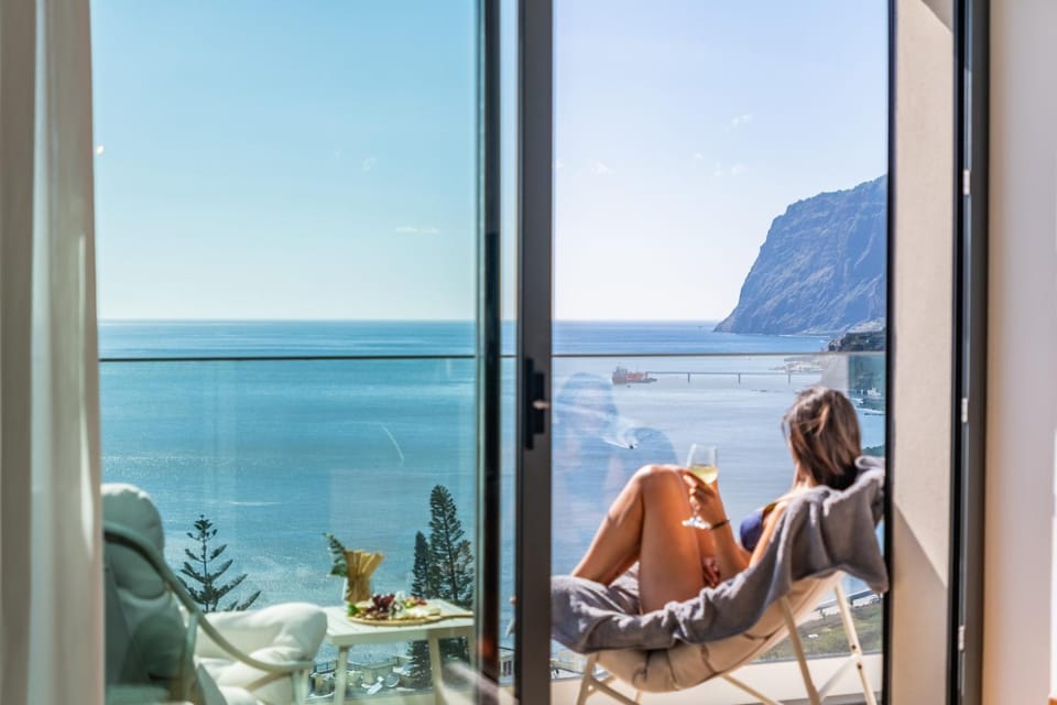 Day, Natural landscape, Balcony/Terrace, Mountain view, Sea view