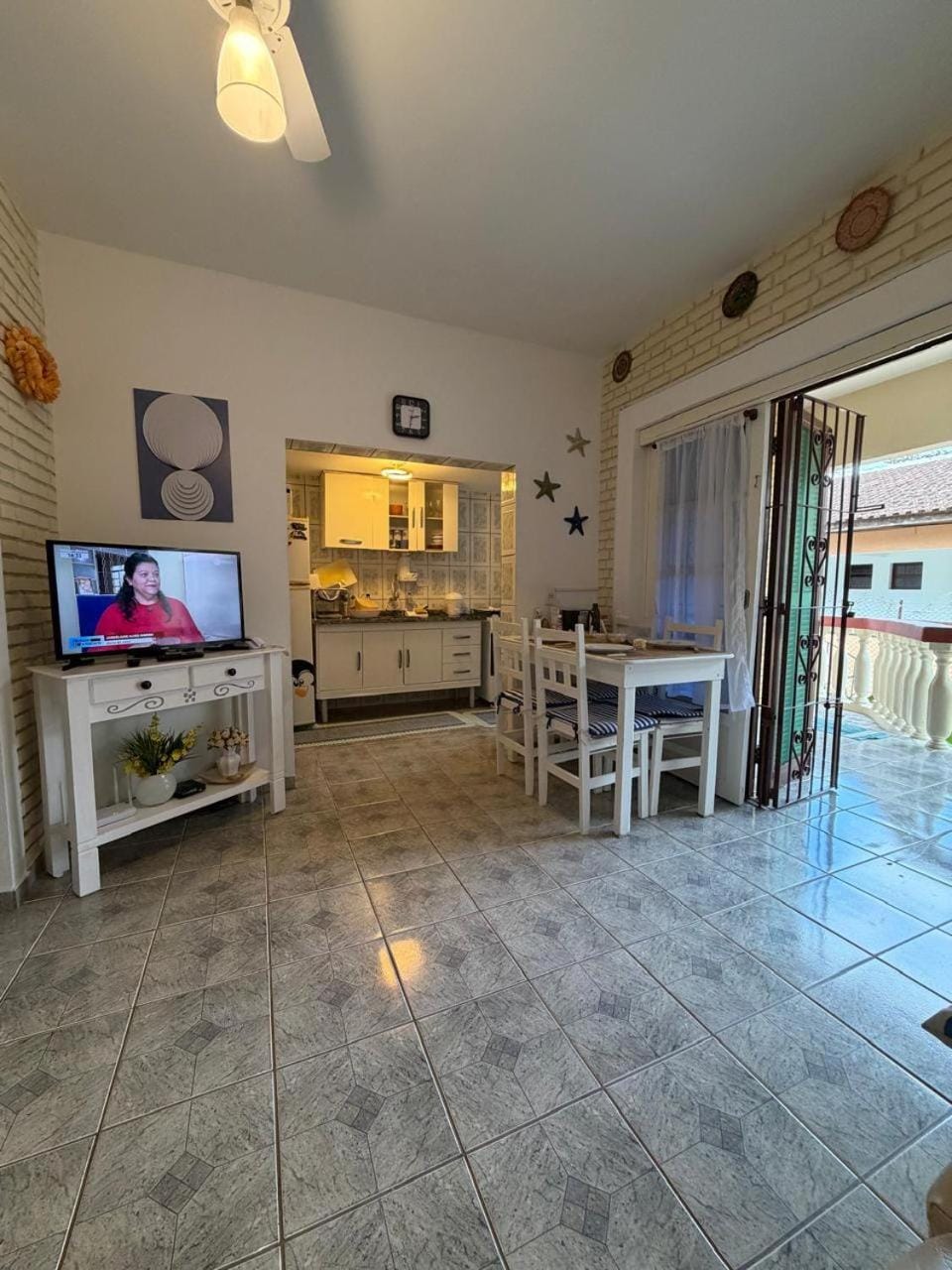 Communal lounge/ TV room, TV and multimedia, Living room, Seating area