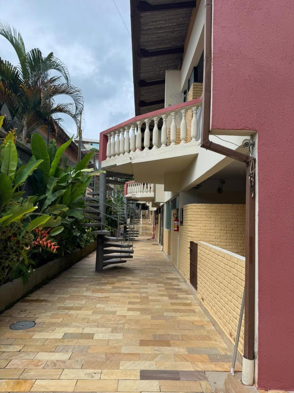Property building, Day, Balcony/Terrace