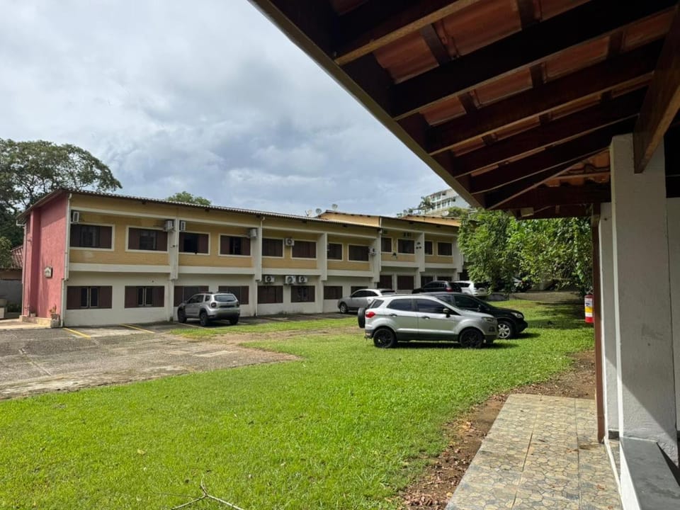 Property building, Garden, Garden view, Parking