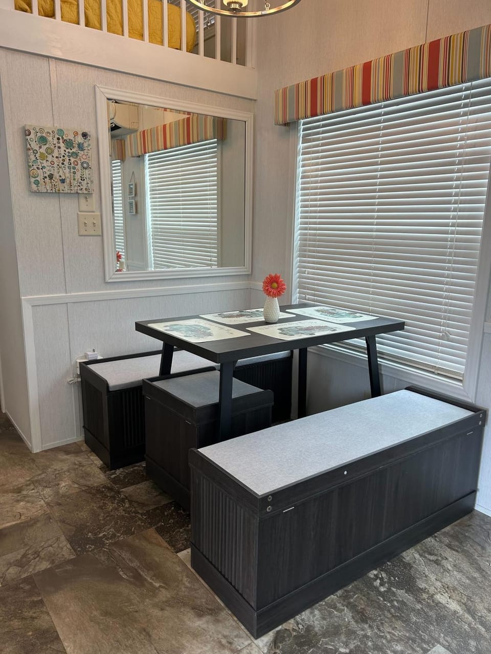 Seating area, Dining area