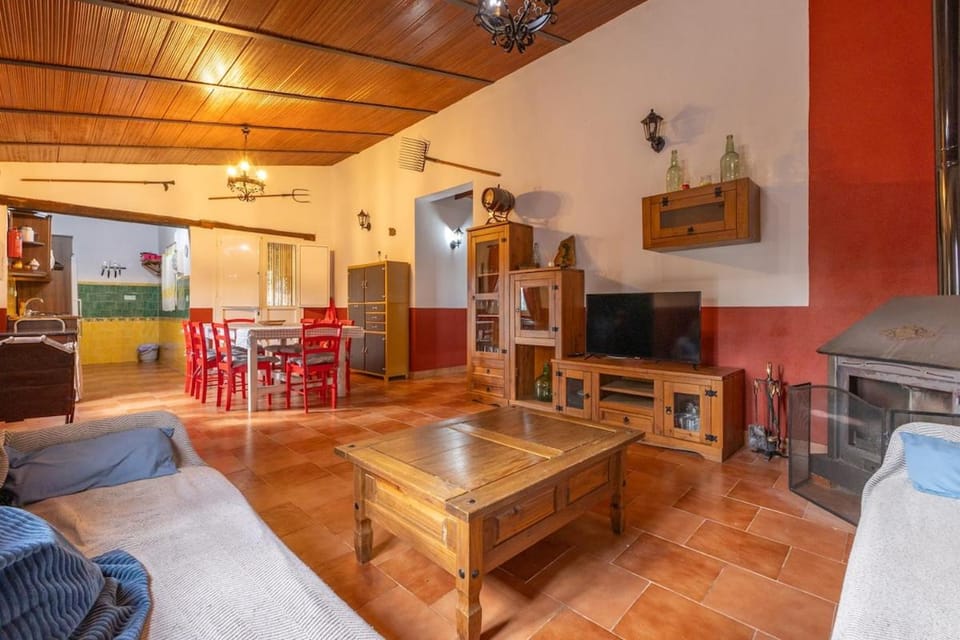 Communal lounge/ TV room, TV and multimedia, Living room, Seating area, Dining area