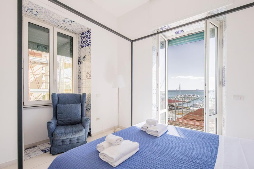 Photo of the whole room, Bedroom, Sea view