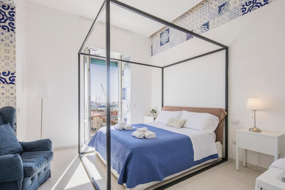 Bed, Photo of the whole room, Seating area, Bedroom, towels